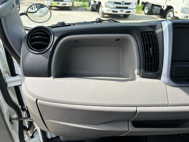 キャンター 　１．５ｔ　全低床　ＡＴ車　ディーゼルターボ　１年保証付き　荷台内寸　長さ３１００ｍｍ　幅１６００ｍｍ　ナビ　ＴＶ　ＥＴＣ　電動格納ミラー　坂道発進補助装置付　１．５トン　１．５トントラック　平ボディ（35枚目）