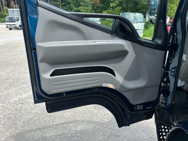 キャンター 　全低床カスタム　１．５ｔ　ＡＴ車　ディーゼルターボ　１年保証付き　荷台内寸長さ３１００ｍｍ　幅１６００ｍｍ　ナビ　ＴＶ　ＥＴＣ　両側電動格納ミラー　荷台鉄板張　１．５トン　１．５トントラック　平ボディ（32枚目）