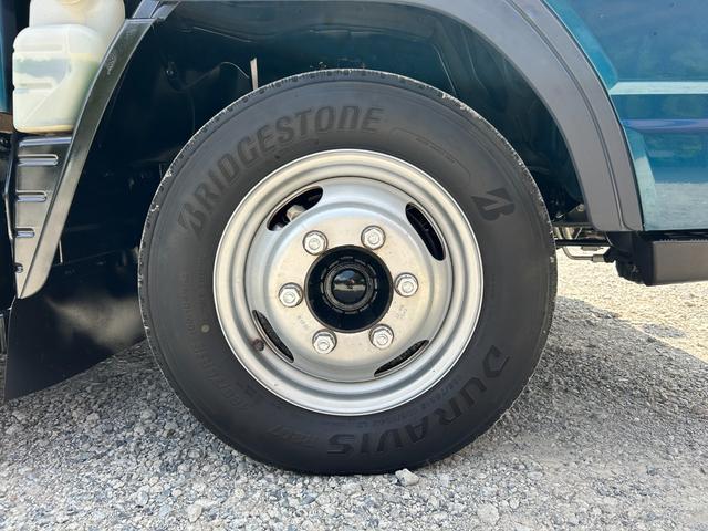 キャンター 　全低床カスタム　１．５ｔ　ＡＴ車　ディーゼルターボ　１年保証付き　荷台内寸長さ３１００ｍｍ　幅１６００ｍｍ　ナビ　ＴＶ　ＥＴＣ　両側電動格納ミラー　荷台鉄板張　１．５トン　１．５トントラック　平ボディ（54枚目）