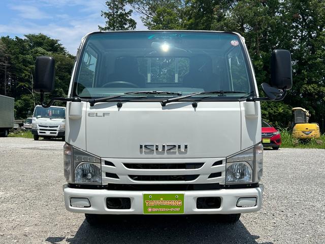 エルフトラック フラットロー　１．５ｔ　ＡＴ車　ディーゼルターボ　荷台内寸　長さ３０７０ｍｍ　幅１６００ｍｍ　ナビ　ＥＴＣ　バックカメラ　ドライブレコーダー　３人乗り　１．５トン　１．５トントラック　平ボディ　アイドリングストップ（2枚目）