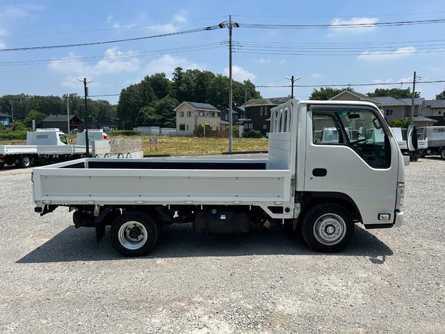 エルフトラック フラットロー　１．５ｔ　ＡＴ車　ディーゼルターボ　荷台内寸　長さ３０７０ｍｍ　幅１６００ｍｍ　ナビ　ＥＴＣ　バックカメラ　ドライブレコーダー　３人乗り　１．５トン　１．５トントラック　平ボディ　アイドリングストップ（4枚目）