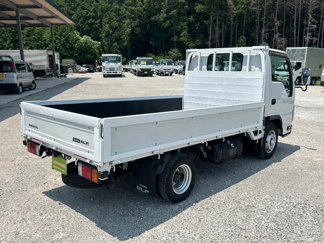 エルフトラック フラットロー　１．５ｔ　ＡＴ車　ディーゼルターボ　荷台内寸　長さ３０７０ｍｍ　幅１６００ｍｍ　ナビ　ＥＴＣ　バックカメラ　ドライブレコーダー　３人乗り　１．５トン　１．５トントラック　平ボディ　アイドリングストップ（5枚目）