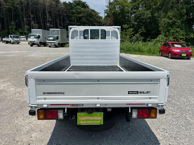 エルフトラック フラットロー　１．５ｔ　ＡＴ車　ディーゼルターボ　荷台内寸　長さ３０７０ｍｍ　幅１６００ｍｍ　ナビ　ＥＴＣ　バックカメラ　ドライブレコーダー　３人乗り　１．５トン　１．５トントラック　平ボディ　アイドリングストップ（6枚目）
