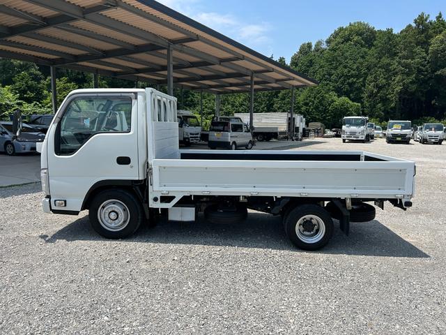 エルフトラック フラットロー　１．５ｔ　ＡＴ車　ディーゼルターボ　荷台内寸　長さ３０７０ｍｍ　幅１６００ｍｍ　ナビ　ＥＴＣ　バックカメラ　ドライブレコーダー　３人乗り　１．５トン　１．５トントラック　平ボディ　アイドリングストップ（8枚目）