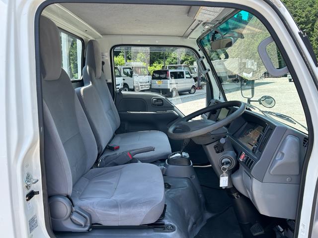 エルフトラック フラットロー　１．５ｔ　ＡＴ車　ディーゼルターボ　荷台内寸　長さ３０７０ｍｍ　幅１６００ｍｍ　ナビ　ＥＴＣ　バックカメラ　ドライブレコーダー　３人乗り　１．５トン　１．５トントラック　平ボディ　アイドリングストップ（12枚目）