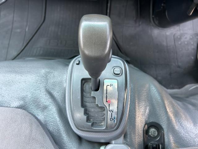 エルフトラック フラットロー　１．５ｔ　ＡＴ車　ディーゼルターボ　荷台内寸　長さ３０７０ｍｍ　幅１６００ｍｍ　ナビ　ＥＴＣ　バックカメラ　ドライブレコーダー　３人乗り　１．５トン　１．５トントラック　平ボディ　アイドリングストップ（26枚目）