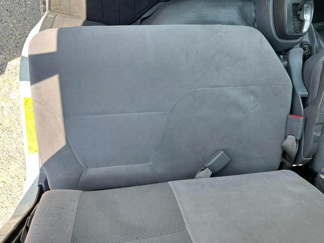 エルフトラック フラットロー　１．５ｔ　ＡＴ車　ディーゼルターボ　荷台内寸　長さ３０７０ｍｍ　幅１６００ｍｍ　ナビ　ＥＴＣ　バックカメラ　ドライブレコーダー　３人乗り　１．５トン　１．５トントラック　平ボディ　アイドリングストップ（37枚目）