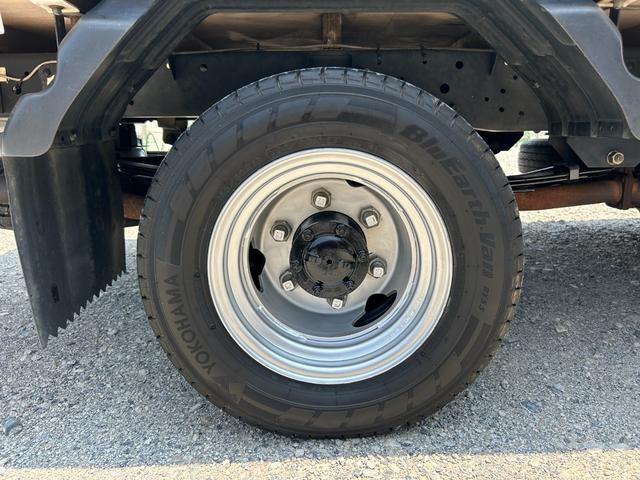 エルフトラック フラットロー　１．５ｔ　ＡＴ車　ディーゼルターボ　荷台内寸　長さ３０７０ｍｍ　幅１６００ｍｍ　ナビ　ＥＴＣ　バックカメラ　ドライブレコーダー　３人乗り　１．５トン　１．５トントラック　平ボディ　アイドリングストップ（77枚目）