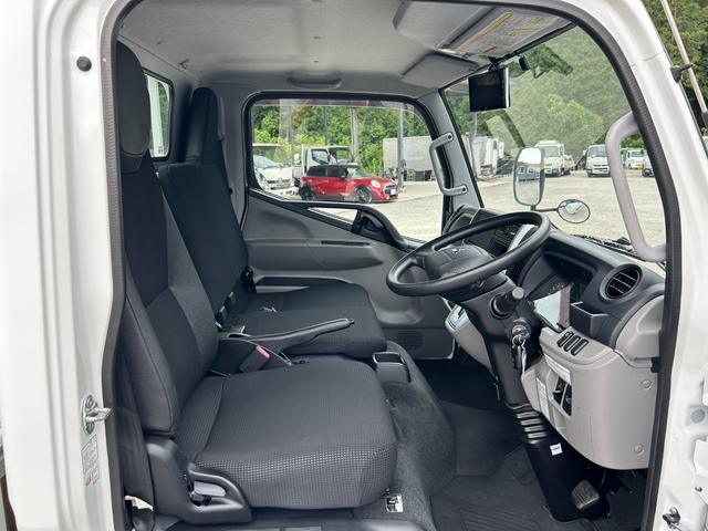 キャンター 全低床　２ｔ　ＡＴ車　１年保証付　ディーゼルターボ　荷台縞板張り　荷台内寸長さ３１００ｍｍ　幅１６００ｍｍ　ＥＴＣ　バックモニター　ドラレコ　電動格納ミラー　坂道発進補助装置　キーレス　２トン　２トントラック（12枚目）