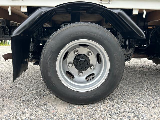 キャンター 全低床　２ｔ　ＡＴ車　１年保証付　ディーゼルターボ　荷台縞板張り　荷台内寸長さ３１００ｍｍ　幅１６００ｍｍ　ＥＴＣ　バックモニター　ドラレコ　電動格納ミラー　坂道発進補助装置　キーレス　２トン　２トントラック（76枚目）