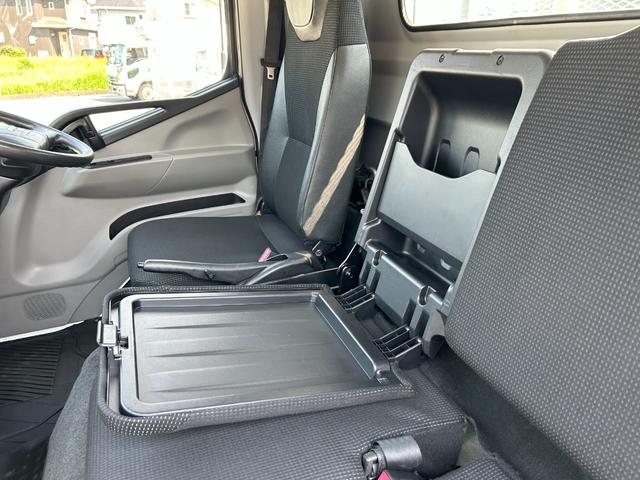 キャンター ワイドキャブロング全低床　１年保証付き　４ｔ　ＡＴ車　ディーゼルターボ　荷台内寸　長さ４３５０ｍｍ　幅２０８０ｍｍ　ＥＴＣ　坂道発進補助装置　荷台鉄板張り　工具箱　キーレス　４トン　４トントラック　ワイドロング　ワイド　ロング（34枚目）