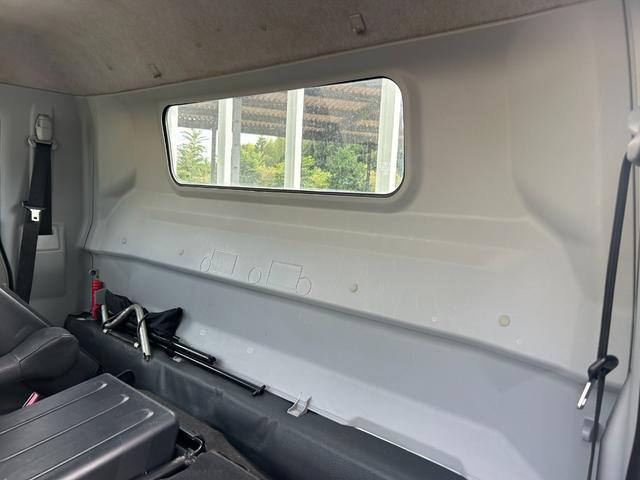 キャンター ワイドキャブロング全低床　１年保証付　４ｔ　ＡＴ車　荷台内寸　長さ４３５０ｍｍ　幅２０８０ｍｍ　ナビ　ＴＶ　ＥＴＣ　Ｂｌｕｅｔｏｏｔｈ接続　坂道発進補助装置　荷台鉄板張　工具箱　４トン　４トントラック　ワイドロング　ディーゼル（40枚目）