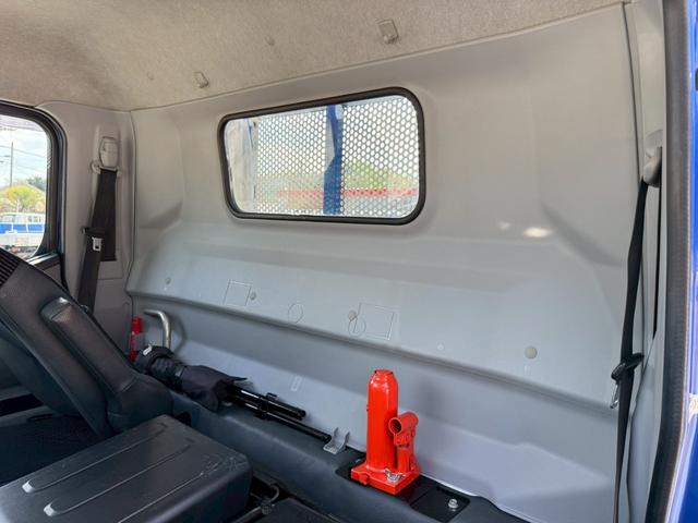 キャンター ロングカスタム　１年保証付き　４ｔ　ＡＴ車　ディーゼルターボ　荷台内寸　長さ４３４０ｍｍ　幅１７９０ｍｍ　荷台鉄板張り　ＥＴＣ　電動格納ミラー　工具箱付　足場屋仕様　キーレス　４トン　４トントラック　ロング　平ボディ（40枚目）