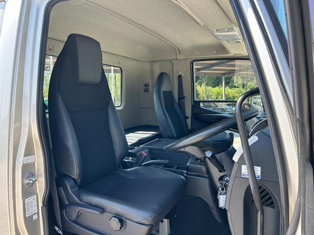 ファイター 　１年保証付　４ｔ　ワイド超ロング　ＡＴ車　ベッド付き　積載３８５０ｋｇ　荷台内寸長さ５７１０ｍｍ　幅２３６０ｍｍ　ドラレコ　電動格納ミラー　４トン　４トントラック　ワイド　ロング　ワイドロング　２人乗（10枚目）