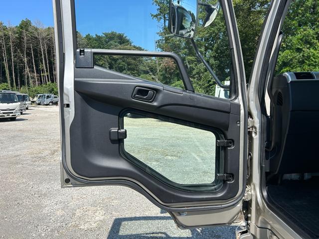 ファイター 　１年保証付　４ｔ　ワイド超ロング　ＡＴ車　ベッド付き　積載３８５０ｋｇ　荷台内寸長さ５７１０ｍｍ　幅２３６０ｍｍ　ドラレコ　電動格納ミラー　４トン　４トントラック　ワイド　ロング　ワイドロング　２人乗（28枚目）
