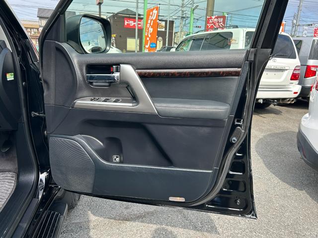ランドクルーザー ＡＸ　Ｇセレクション　１年保証付き　禁煙車　４ＷＤ　アルパインナビ　後席モニター　ブラックレザーシート　シートヒーター　ステアリングヒーター　電動シート　ＡＣ１００　ナビ　ＴＶ　ＥＴＣ　バックカメラ　Ｂｌｕｅｔｏｏｔｈ接続（9枚目）