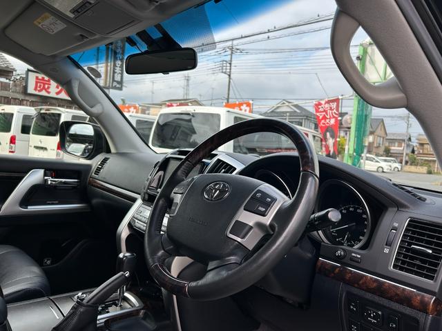 ランドクルーザー ＡＸ　Ｇセレクション　１年保証付き　禁煙車　４ＷＤ　アルパインナビ　後席モニター　ブラックレザーシート　シートヒーター　ステアリングヒーター　電動シート　ＡＣ１００　ナビ　ＴＶ　ＥＴＣ　バックカメラ　Ｂｌｕｅｔｏｏｔｈ接続（11枚目）