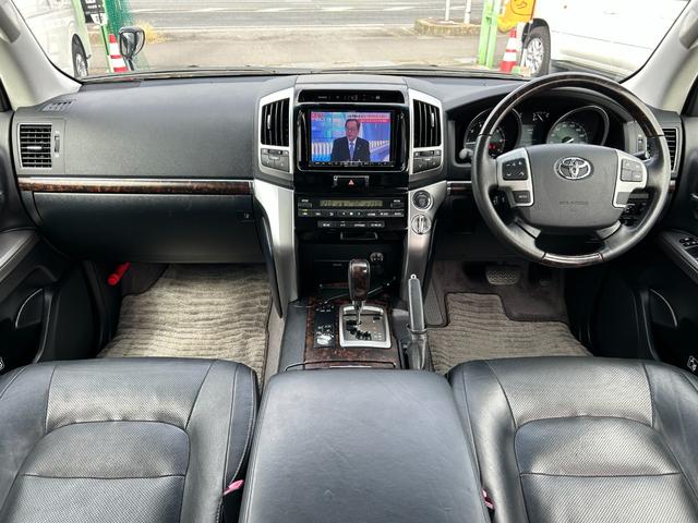 ランドクルーザー ＡＸ　Ｇセレクション　１年保証付き　禁煙車　４ＷＤ　アルパインナビ　後席モニター　ブラックレザーシート　シートヒーター　ステアリングヒーター　電動シート　ＡＣ１００　ナビ　ＴＶ　ＥＴＣ　バックカメラ　Ｂｌｕｅｔｏｏｔｈ接続（12枚目）