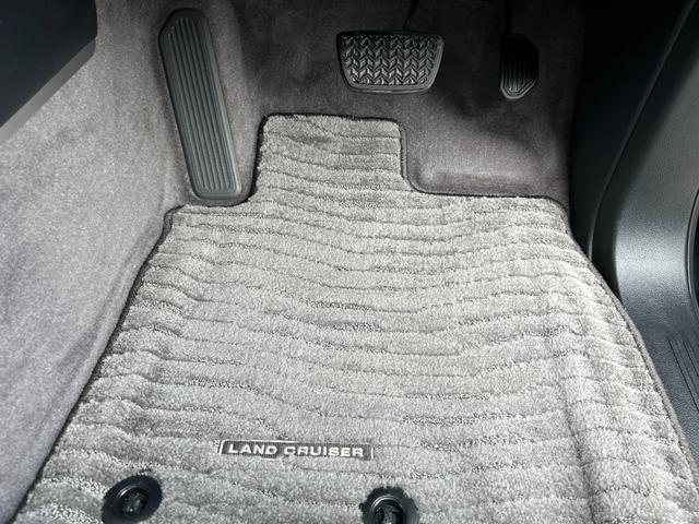 ランドクルーザー ＡＸ　Ｇセレクション　１年保証付き　禁煙車　４ＷＤ　アルパインナビ　後席モニター　ブラックレザーシート　シートヒーター　ステアリングヒーター　電動シート　ＡＣ１００　ナビ　ＴＶ　ＥＴＣ　バックカメラ　Ｂｌｕｅｔｏｏｔｈ接続（29枚目）