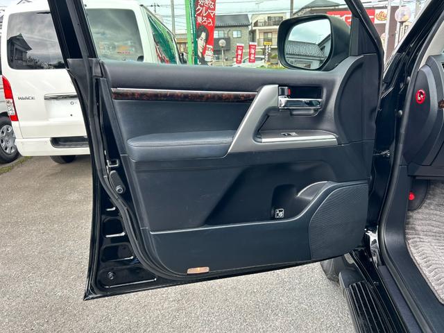 ランドクルーザー ＡＸ　Ｇセレクション　１年保証付き　禁煙車　４ＷＤ　アルパインナビ　後席モニター　ブラックレザーシート　シートヒーター　ステアリングヒーター　電動シート　ＡＣ１００　ナビ　ＴＶ　ＥＴＣ　バックカメラ　Ｂｌｕｅｔｏｏｔｈ接続（32枚目）