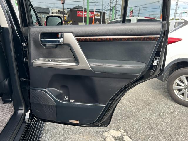 ランドクルーザー ＡＸ　Ｇセレクション　１年保証付き　禁煙車　４ＷＤ　アルパインナビ　後席モニター　ブラックレザーシート　シートヒーター　ステアリングヒーター　電動シート　ＡＣ１００　ナビ　ＴＶ　ＥＴＣ　バックカメラ　Ｂｌｕｅｔｏｏｔｈ接続（43枚目）