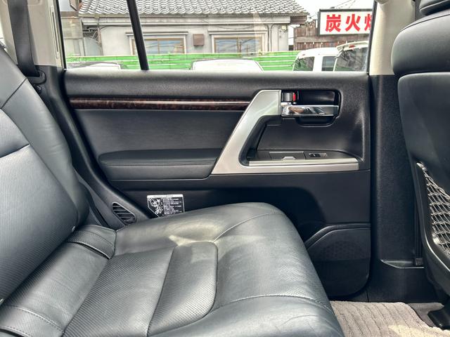 ランドクルーザー ＡＸ　Ｇセレクション　１年保証付き　禁煙車　４ＷＤ　アルパインナビ　後席モニター　ブラックレザーシート　シートヒーター　ステアリングヒーター　電動シート　ＡＣ１００　ナビ　ＴＶ　ＥＴＣ　バックカメラ　Ｂｌｕｅｔｏｏｔｈ接続（45枚目）