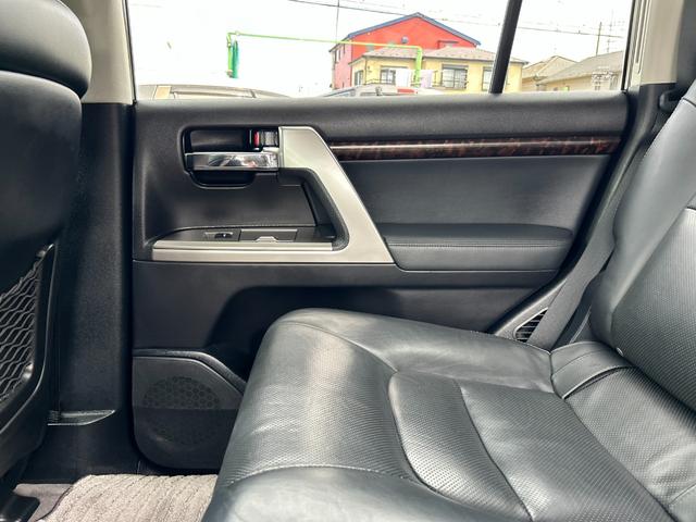 ランドクルーザー ＡＸ　Ｇセレクション　１年保証付き　禁煙車　４ＷＤ　アルパインナビ　後席モニター　ブラックレザーシート　シートヒーター　ステアリングヒーター　電動シート　ＡＣ１００　ナビ　ＴＶ　ＥＴＣ　バックカメラ　Ｂｌｕｅｔｏｏｔｈ接続（50枚目）