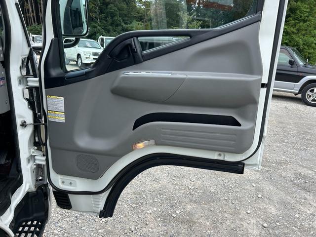 キャンター ロング全低床　１年保証付き　カスタム　３ｔ　全低床　ＡＴ車　ディーゼルターボ　荷台内寸　長さ４３４０ｍｍ　幅１７８０ｍｍ　荷台鉄板張　両側電格ミラー　ナビ　ＴＶ　ＥＴＣ　坂道発進補助　３トン　３トントラック　ロング（9枚目）