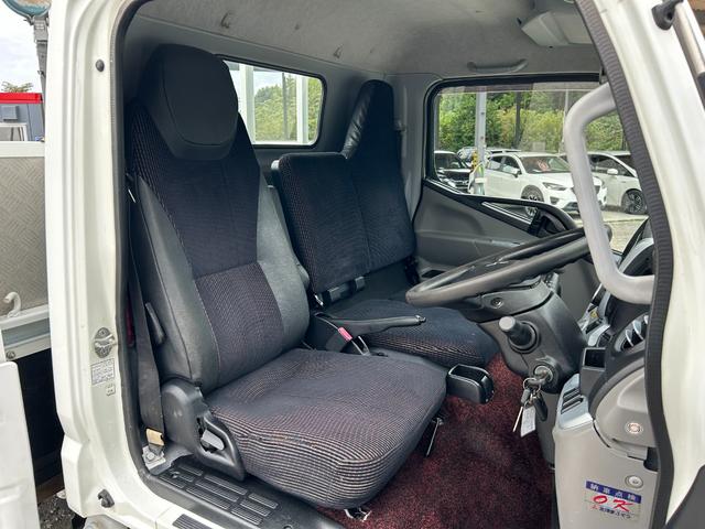 キャンター ロング全低床　１年保証付き　カスタム　３ｔ　全低床　ＡＴ車　ディーゼルターボ　荷台内寸　長さ４３４０ｍｍ　幅１７８０ｍｍ　荷台鉄板張　両側電格ミラー　ナビ　ＴＶ　ＥＴＣ　坂道発進補助　３トン　３トントラック　ロング（11枚目）