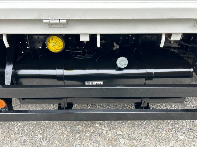 キャンター ロング全低床　１年保証付き　カスタム　３ｔ　全低床　ＡＴ車　ディーゼルターボ　荷台内寸　長さ４３４０ｍｍ　幅１７８０ｍｍ　荷台鉄板張　両側電格ミラー　ナビ　ＴＶ　ＥＴＣ　坂道発進補助　３トン　３トントラック　ロング（79枚目）