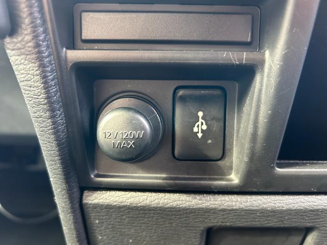 デリカＤ：５ Ｐ　１年保証付き　禁煙車　フリップダウンモニター　シートヒーター　ＡＣ１００Ｖ　両側電動スライドドア　ナビ　ＴＶ　全周囲カメラ　バックカメラ　ＥＴＣ　Ｂｌｕｅｔｏｏｔｈ　ＨＤＭＩ　ドラレコ　電動リアゲート（27枚目）