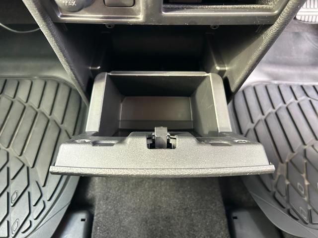 デリカＤ：５ Ｐ　１年保証付き　禁煙車　フリップダウンモニター　シートヒーター　ＡＣ１００Ｖ　両側電動スライドドア　ナビ　ＴＶ　全周囲カメラ　バックカメラ　ＥＴＣ　Ｂｌｕｅｔｏｏｔｈ　ＨＤＭＩ　ドラレコ　電動リアゲート（28枚目）