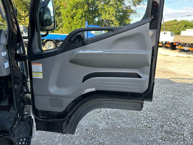 キャンター 全低床　カスタム　１年保証付き　２ｔ　ＡＴ車　ディーゼルターボ　両側電動格納ミラー　荷台内寸　長さ３１００ｍｍ　幅１６００ｍｍ　ナビ　ＴＶ　Ｂｌｕｅｔｏｏｔｈ接続　２トン　２トントラック　平ボディ　荷台鉄板可（9枚目）