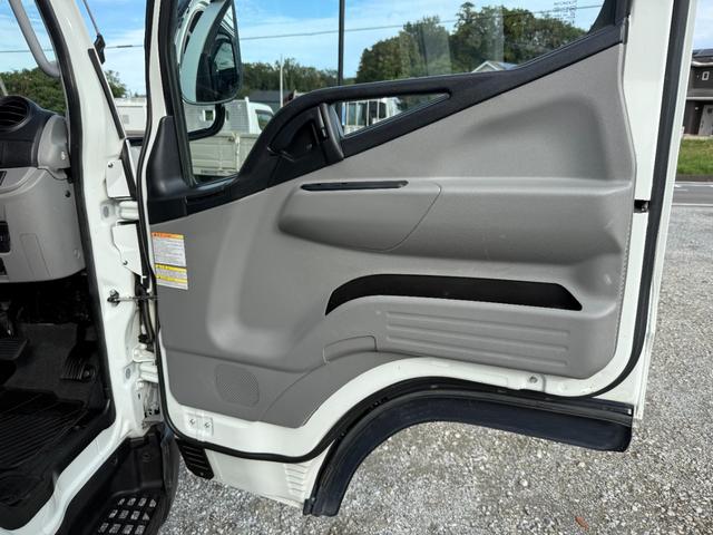 キャンター 　１年保証付き　４ｔ　ワイド超ロング　ＡＴ車　バックカメラ　積載量４２００ｋｇ　荷台内寸　長さ５０００ｍｍ　幅２０８０ｍｍ　荷台鉄板張り　ＥＴＣ　準中型免許対応車　キーレス　４トントラック　ワイドロング（9枚目）