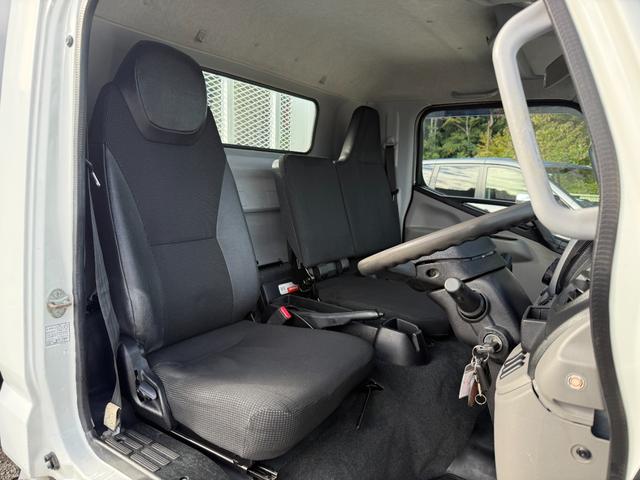 キャンター 　１年保証付き　４ｔ　ワイド超ロング　ＡＴ車　バックカメラ　積載量４２００ｋｇ　荷台内寸　長さ５０００ｍｍ　幅２０８０ｍｍ　荷台鉄板張り　ＥＴＣ　準中型免許対応車　キーレス　４トントラック　ワイドロング（11枚目）