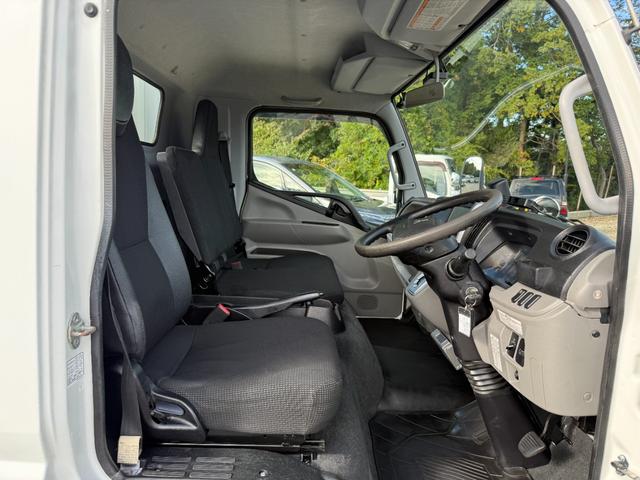 キャンター 　１年保証付き　４ｔ　ワイド超ロング　ＡＴ車　バックカメラ　積載量４２００ｋｇ　荷台内寸　長さ５０００ｍｍ　幅２０８０ｍｍ　荷台鉄板張り　ＥＴＣ　準中型免許対応車　キーレス　４トントラック　ワイドロング（12枚目）