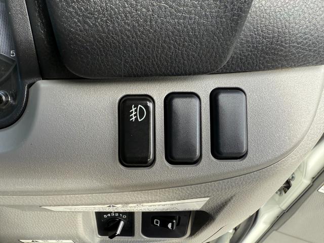 キャンター 　１年保証付き　４ｔ　ワイド超ロング　ＡＴ車　バックカメラ　積載量４２００ｋｇ　荷台内寸　長さ５０００ｍｍ　幅２０８０ｍｍ　荷台鉄板張り　ＥＴＣ　準中型免許対応車　キーレス　４トントラック　ワイドロング（16枚目）