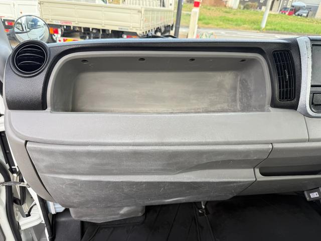 キャンター 　１年保証付き　４ｔ　ワイド超ロング　ＡＴ車　バックカメラ　積載量４２００ｋｇ　荷台内寸　長さ５０００ｍｍ　幅２０８０ｍｍ　荷台鉄板張り　ＥＴＣ　準中型免許対応車　キーレス　４トントラック　ワイドロング（37枚目）