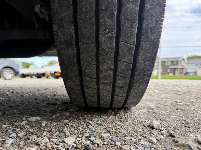 キャンター 　１年保証付き　４ｔ　ワイド超ロング　ＡＴ車　バックカメラ　積載量４２００ｋｇ　荷台内寸　長さ５０００ｍｍ　幅２０８０ｍｍ　荷台鉄板張り　ＥＴＣ　準中型免許対応車　キーレス　４トントラック　ワイドロング（68枚目）
