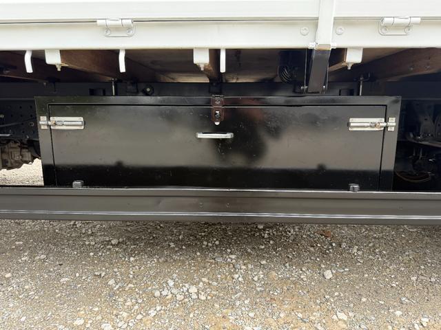 キャンター 　１年保証付き　４ｔ　ワイド超ロング　ＡＴ車　バックカメラ　積載量４２００ｋｇ　荷台内寸　長さ５０００ｍｍ　幅２０８０ｍｍ　荷台鉄板張り　ＥＴＣ　準中型免許対応車　キーレス　４トントラック　ワイドロング（79枚目）