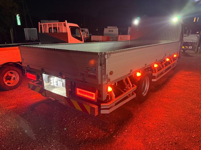 キャンター ワイドキャブロング全低床カスタム　１年保証付　３．５ｔ　ワイド超ロング　ＡＴ車　ワイドロング　積載量３５００ｋｇ　荷台内寸　長さ５０００ｍｍ　幅２０８０ｍｍ　荷台鉄板張り　アルミ　ＥＴＣ　準中型免許対応車　４トントラック　４ｔ　３トン（10枚目）