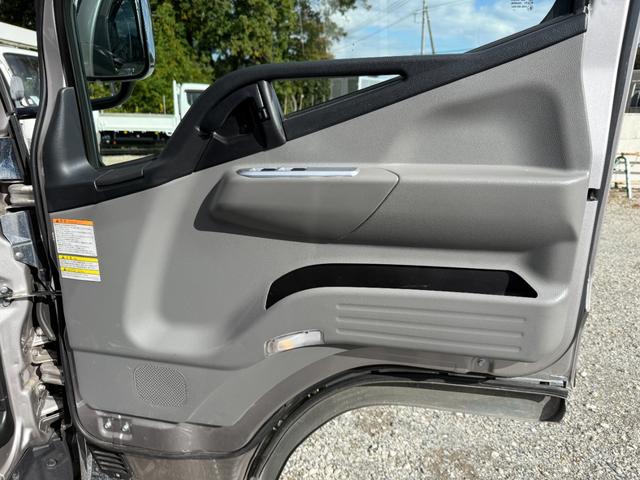 キャンター ワイドキャブロング全低床カスタム　１年保証付　３．５ｔ　ワイド超ロング　ＡＴ車　ワイドロング　積載量３５００ｋｇ　荷台内寸　長さ５０００ｍｍ　幅２０８０ｍｍ　荷台鉄板張り　アルミ　ＥＴＣ　準中型免許対応車　４トントラック　４ｔ　３トン（11枚目）