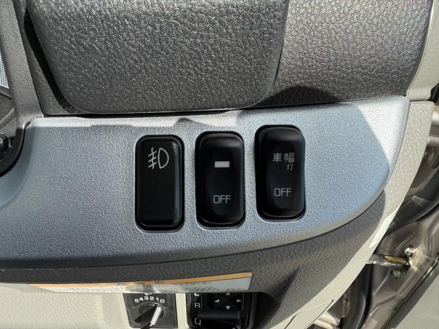 キャンター ワイドキャブロング全低床カスタム　１年保証付　３．５ｔ　ワイド超ロング　ＡＴ車　ワイドロング　積載量３５００ｋｇ　荷台内寸　長さ５０００ｍｍ　幅２０８０ｍｍ　荷台鉄板張り　アルミ　ＥＴＣ　準中型免許対応車　４トントラック　４ｔ　３トン（17枚目）