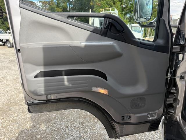 キャンター ワイドキャブロング全低床カスタム　１年保証付　３．５ｔ　ワイド超ロング　ＡＴ車　ワイドロング　積載量３５００ｋｇ　荷台内寸　長さ５０００ｍｍ　幅２０８０ｍｍ　荷台鉄板張り　アルミ　ＥＴＣ　準中型免許対応車　４トントラック　４ｔ　３トン（31枚目）