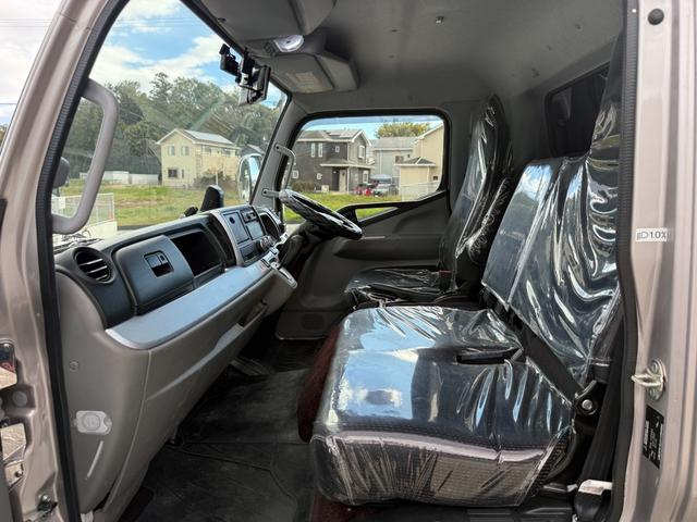 キャンター ワイドキャブロング全低床カスタム　１年保証付　３．５ｔ　ワイド超ロング　ＡＴ車　ワイドロング　積載量３５００ｋｇ　荷台内寸　長さ５０００ｍｍ　幅２０８０ｍｍ　荷台鉄板張り　アルミ　ＥＴＣ　準中型免許対応車　４トントラック　４ｔ　３トン（33枚目）