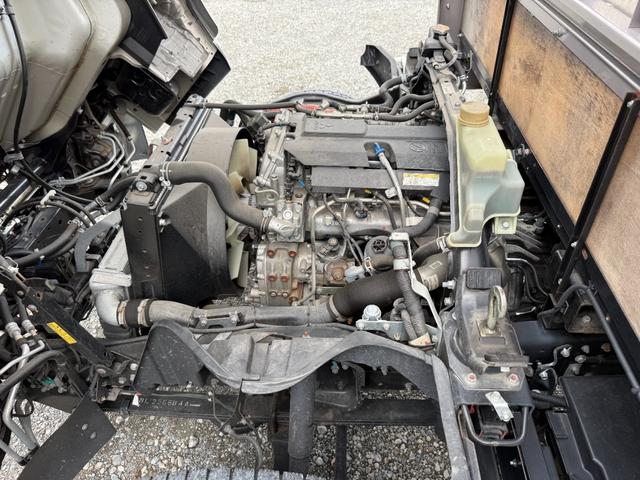 キャンター ワイドキャブロング全低床カスタム　１年保証付　３．５ｔ　ワイド超ロング　ＡＴ車　ワイドロング　積載量３５００ｋｇ　荷台内寸　長さ５０００ｍｍ　幅２０８０ｍｍ　荷台鉄板張り　アルミ　ＥＴＣ　準中型免許対応車　４トントラック　４ｔ　３トン（44枚目）