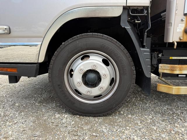 キャンター ワイドキャブロング全低床カスタム　１年保証付　３．５ｔ　ワイド超ロング　ＡＴ車　ワイドロング　積載量３５００ｋｇ　荷台内寸　長さ５０００ｍｍ　幅２０８０ｍｍ　荷台鉄板張り　アルミ　ＥＴＣ　準中型免許対応車　４トントラック　４ｔ　３トン（61枚目）