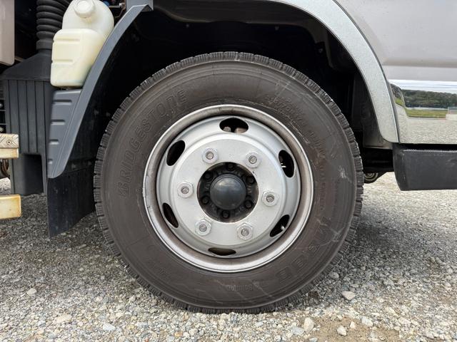 キャンター ワイドキャブロング全低床カスタム　１年保証付　３．５ｔ　ワイド超ロング　ＡＴ車　ワイドロング　積載量３５００ｋｇ　荷台内寸　長さ５０００ｍｍ　幅２０８０ｍｍ　荷台鉄板張り　アルミ　ＥＴＣ　準中型免許対応車　４トントラック　４ｔ　３トン（65枚目）