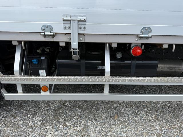 キャンター ワイドキャブロング全低床カスタム　１年保証付　３．５ｔ　ワイド超ロング　ＡＴ車　ワイドロング　積載量３５００ｋｇ　荷台内寸　長さ５０００ｍｍ　幅２０８０ｍｍ　荷台鉄板張り　アルミ　ＥＴＣ　準中型免許対応車　４トントラック　４ｔ　３トン（68枚目）