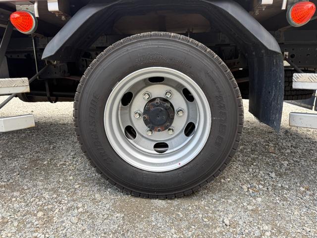 キャンター ワイドキャブロング全低床カスタム　１年保証付　３．５ｔ　ワイド超ロング　ＡＴ車　ワイドロング　積載量３５００ｋｇ　荷台内寸　長さ５０００ｍｍ　幅２０８０ｍｍ　荷台鉄板張り　アルミ　ＥＴＣ　準中型免許対応車　４トントラック　４ｔ　３トン（76枚目）